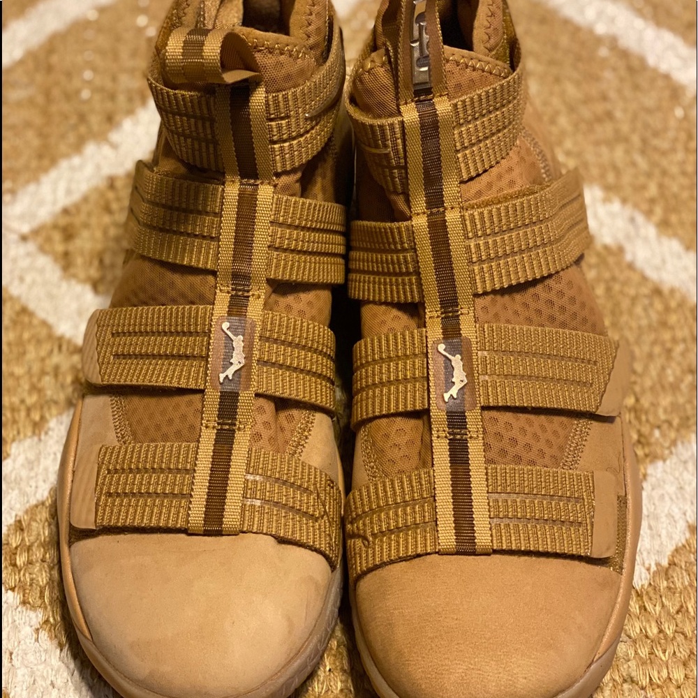 Lebron Soldier 10 Wheat